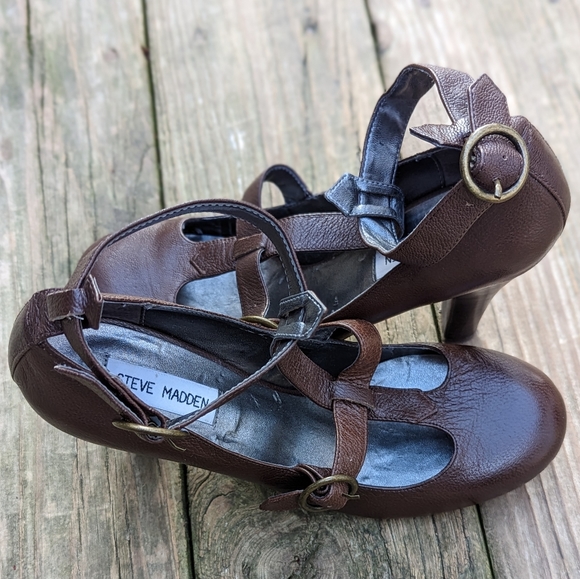 STEVE MADDEN MARY JANE, BROWN STRAPPY HEELS. - Picture 3 of 10